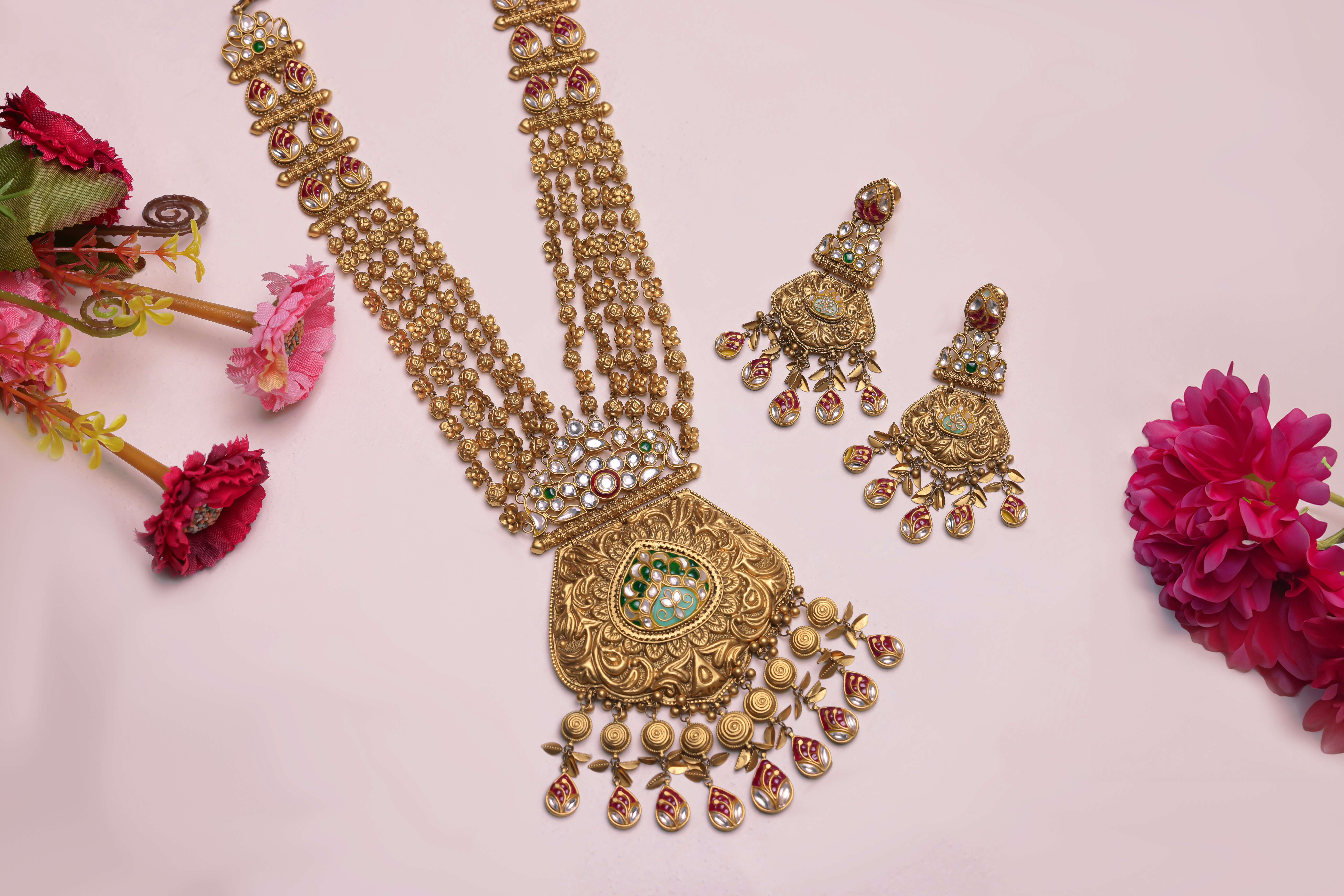 Elegant gold and diamond bridal jewelry collection